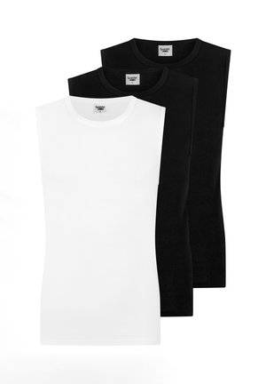 Tre ærmeløse T-shirts med rund hals, to sorte og en hvid, stablet med den hvide skjorte foran.