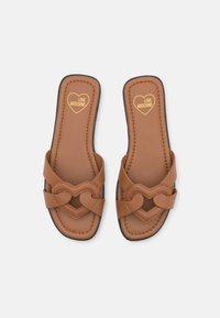 Love Moschino FILLED HEART - Iešļūcenes - cammello