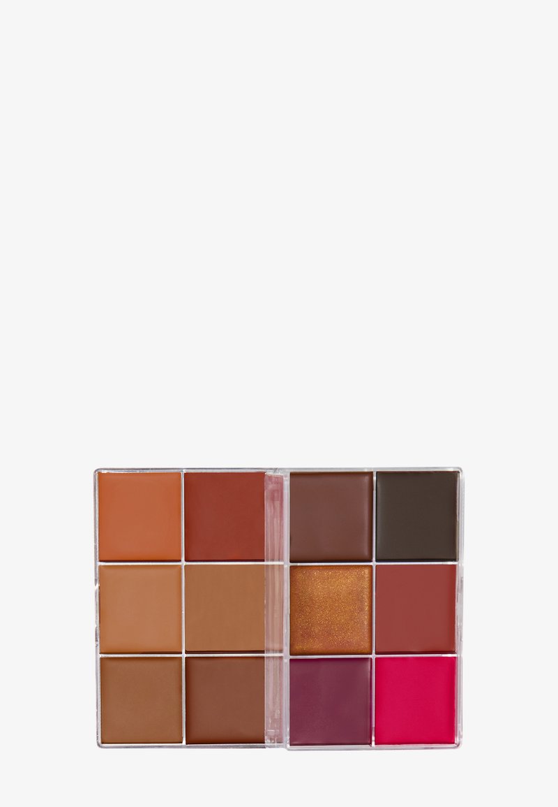 Paleta de colores para labios con doce compartimentos cuadrados. Los tonos varían desde nude hasta un burdeos profundo, incluyendo un bronce brillante y un rosa intenso.