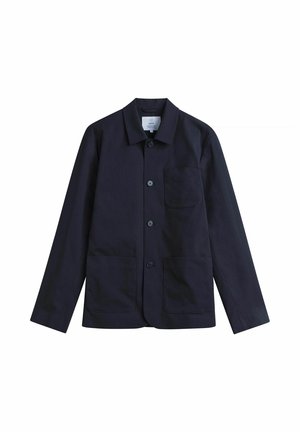 Dunkelblaues, marineblaues Hemdjacke mit Kragen und drei Fronttaschen, flach liegend vor weißem Hintergrund dargestellt.