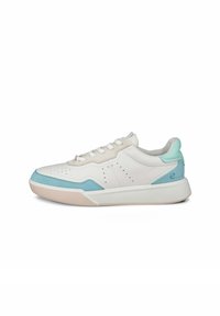 Basket blanche et bleu clair avec une tige en cuir lisse, design perforé, lacets plats et semelle en caoutchouc. Talon accentué avec logo signature.