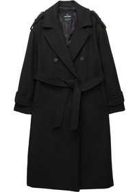 Crni kaput do zemlje s dvostrukim dugmetom sprijeda, pojasom u struku i epauletima. Napravljen od teksturirane tkanine, s dva prednja džepa i ovratnikom s urezima.