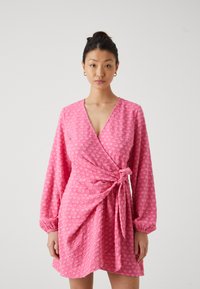 Pieces PCHEART SHORT WRAP DRESS  - Dnevna haljina - pink carnation