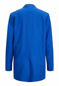 Blå kavaj med en slät textur, notchade kragar och rak skärning. Har rena linjer och ingen synlig hårdvara eller accenter.