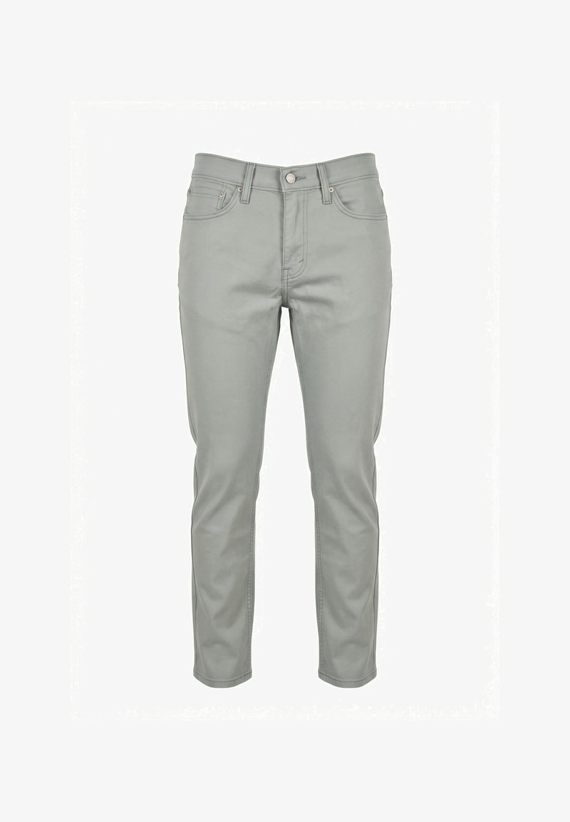 Pantalones ajustados de color gris claro con trabillas para cinturón, botón delantero, cierre de cremallera y bolsillos, mostrados sobre fondo blanco.