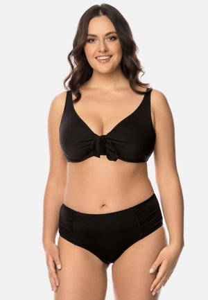 Zwart bikini set met een gevormde top met een strik in het midden en hoge taille broekjes met zijkanten met ruches. Gladde, rekbare stof.