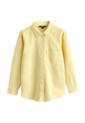 Knopfbluse mit langen Ärmeln in heller Gelbfarbe, mit Kragen und einer Brusttasche, flach auf weißem Hintergrund ausgelegt.