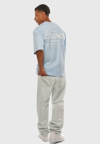 Dropsize HEAVY V2 EMBO - T-shirts print - baby blue