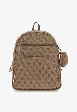 Sac à dos en nylon marron à motifs avec une forme arrondie, doté d'une poche zippée à l'avant, d'une plaque avec logo et d'un porte-clés circulaire détachable.