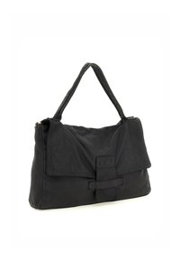 Borsa tote in pelle nera con una grande patta e un accento a fiocco annodato. Presenta una texture morbida e una forma solida, adatta per l'uso quotidiano.