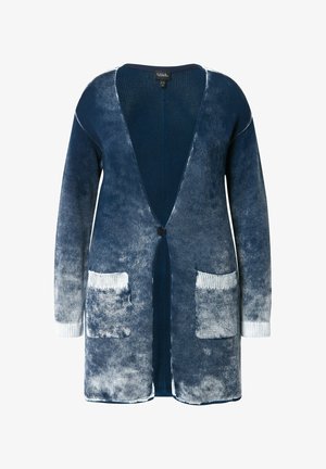 Strik cardigan i mørkeblå ombre med lyseblå accenter, med V-hals, to frontlommer og en enkelt knaplukning.