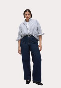 Marks & Spencer WIDE - Vaqueros a campana - indigo mix