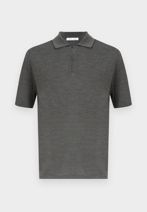 Tmavošedé polo tričko vyrobené z textúrovanej tkaniny, s golierom, tromi gombíkmi a krátkymi rukávmi.