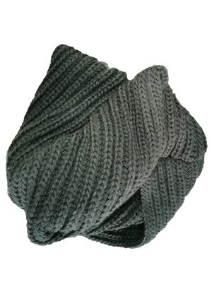 Ciemnoszary dzianinowy materiał złożony, z widoczną prążkowaną fakturą i grubymi nitkami włóczki na jednolitym białym tle.