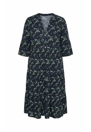 Marineblauwe midi-jurk met bloemenprint, V-hals, driekwart mouwen, gelaagde rok en een klein patroon van groene, witte en blauwe bloemen.