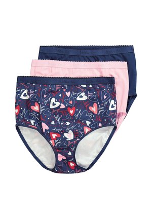Drie paar damesondergoed: één marineblauw met hartjesmotieven, één roze en één lichtroze, met elastische taillebanden en kantafwerking.