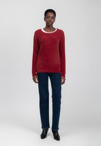 INFLUENCER CREW-NECK - Strickpullover - cognac