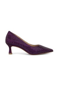 Chaussure à talons hauts violette recouverte de petites paillettes carrées brillantes ; bout pointu et talon effilé. Doublure intérieure lisse.