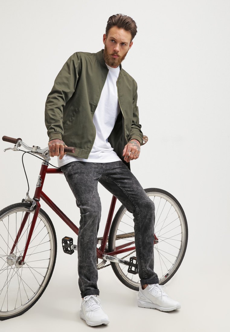 dickies hughson bomber