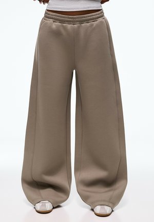 Bershka, SCUBA BARREL FIT TROUSERS - Pantalon de survêtement - sand