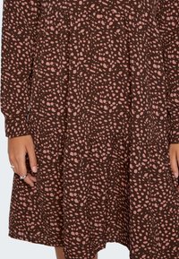 JDY PIPER - Vestido camiseiro - chocolate brown