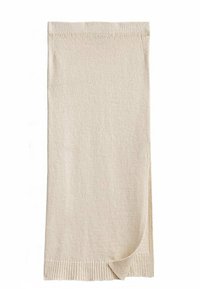 Beige gebreide omslag met een geribbelde zoom, subtiele textuur en een zijsplit, die een zachte, flexibele val biedt.