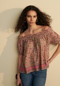 Next REGULAR FIT - SHORT SLEEVE  - Blúz - green pink floral border print