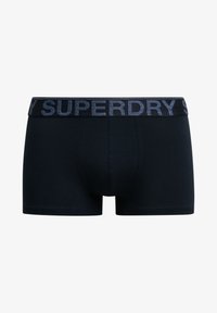 Czarne bawełniane bokserki z szerokim paskiem elastycznym z logo "SUPERDRY" w ciemnoniebieskim kolorze. Gładka faktura i dopasowany krój.