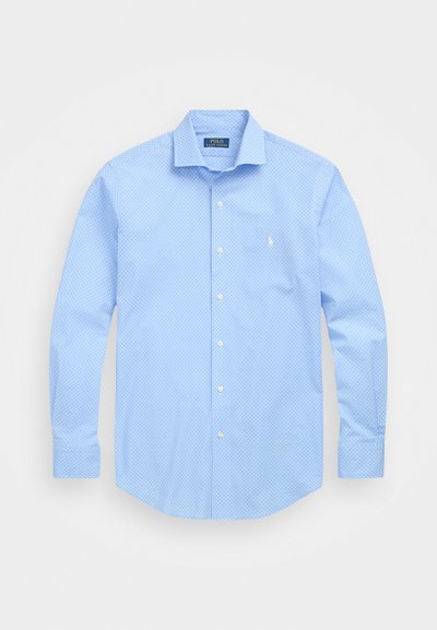 Chemise bleu clair à boutons avec un petit motif subtil. Comprend un col classique, des manches longues et un logo unique sur la poitrine.