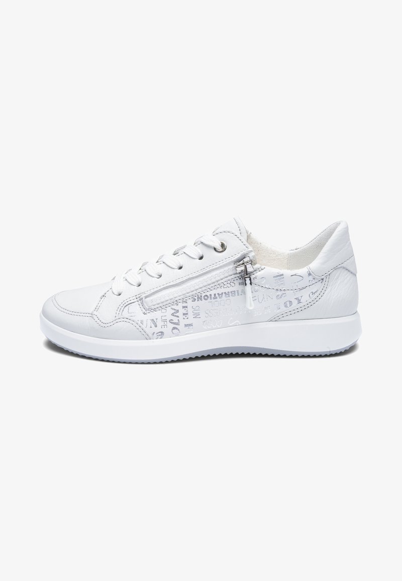 Weißer Sneaker mit niedrigem Schaft, Schnürsenkeln, seitlichem Reißverschluss, bedruckten Textdetails und flacher Gummisohle, von der Außenseite gezeigt.