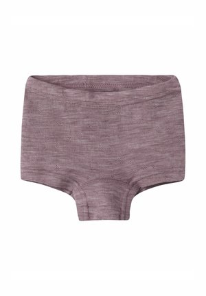 Fliederfarbene Baumwoll-Boyshorts mit glatter Textur, ausgestattet mit einem weichen Bund und kurzer Beinbedeckung, mit minimalem Musterdetail.