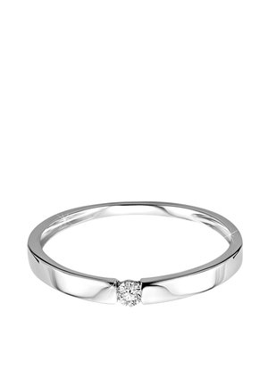 Silberner Ring mit einer glatten, polierten Oberfläche, der einen zentralen runden Diamantakzent und ein elegantes, minimalistisches Design aufweist.