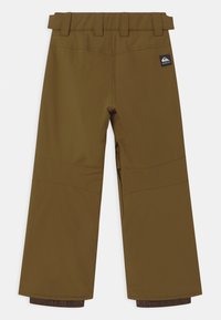 Bruine waterdichte broek met een recht gesneden ontwerp, verstelbare taille en subtiele zijritsen. Bevat een logo-opdruk op de achterkant.