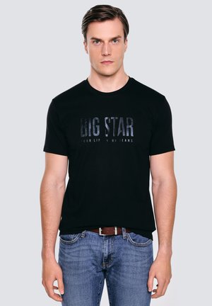 - T-shirt z nadrukiem