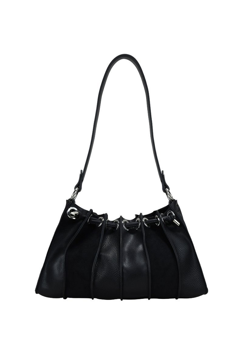 Bolso de mano de cuero negro con superficie texturizada, diseño plisado y correa para el hombro. Presenta herrajes plateados y un cierre con cordón.