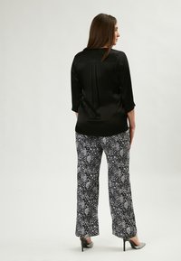 Maison Form'elle Bluse - black