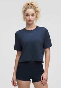Swiftly High-Low Cropped Short Sleeve - Tekninen t-paita - club blue