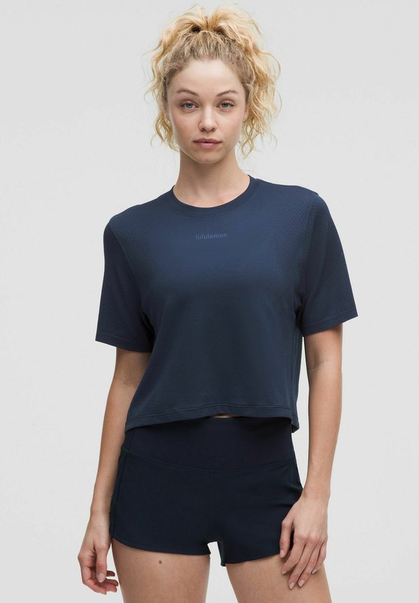 Swiftly High-Low Cropped Short Sleeve - Sport T-Shirt
