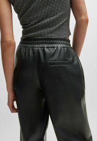 HUGO Lederhose - black one