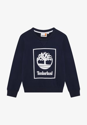 Granatowy sweter wykonany z mieszanki bawełny, z dużym białym logo Timberland i wzorem drzewa z przodu. Żebrowane mankiety i kołnierz.