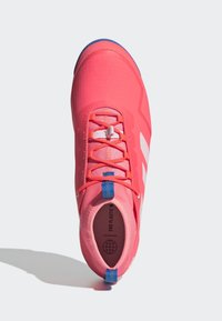 adidas Performance THE GRAVEL CYCLING  - Cyklistické boty - turbo   cloud white   acid red