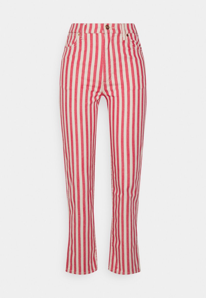 Pantalon ajusté taille haute avec des rayures verticales rouges et blanches, fermeture devant par bouton et fermeture éclair, poches devant et derrière.