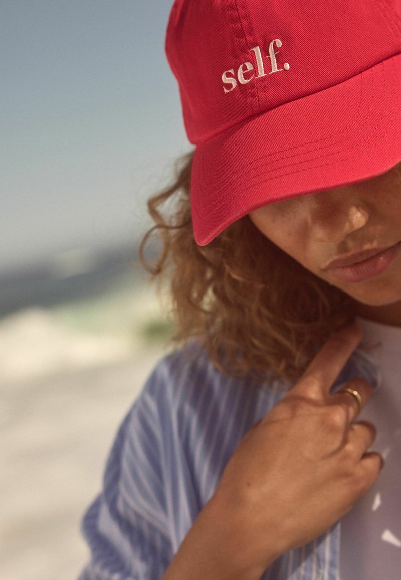 Self. REGULAR FIT - Sapka - red