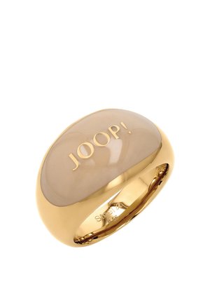 Goldfarbener Ring mit einem glatten, ovalen beigen Stein, der den eingeprägten Markennamen "JOOP!" auf der Oberfläche sowie einem polierten Innenband zeigt.
