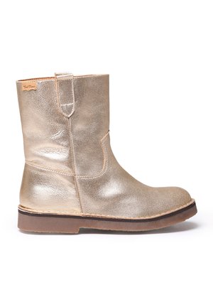 Metallic gold Knöchelstiefel mit glattem Lederobermaterial, braunem Blockabsatz, seitlichem Zugtab und einfachem, rundem Zehendesign.