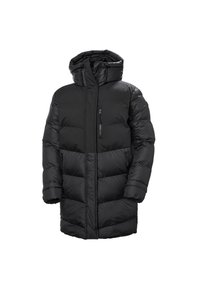 Chaqueta de plumas negra con capucha, que cuenta con un cierre frontal con cremallera, textura acolchada, dos bolsillos laterales y un pequeño bolsillo en el pecho.