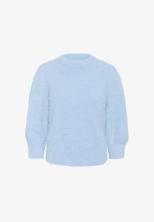 Svetlo modrý sveter vyrobený z mäkkého, nadýchaného materiálu. Má okrúhly výstrih a mierne nadúvané dlhé rukávy s rebrovanými manžetami a lemom.