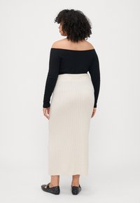 ONLY Carmakoma CARJEANETT LIFE SKIRT - Ozko oprijeto krilo - birch
