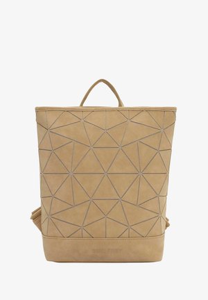 Beżowy plecak z geometrycznym wzorem trójkątów, górnym uchwytem i regulowanymi paskami na ramiona.