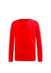 Rotes Langarmshirt aus glattem Stoff, mit rundem Halsausschnitt und schwarzem Nike-Logo, das auf der Brust zentriert ist.